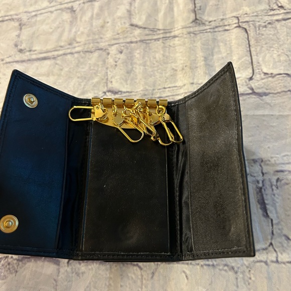 FIOCCHI ITALY BLACK LEATHER WITH GOLD TONE KEY CHAIN HOLDER WALLET - Picture 7 of 14